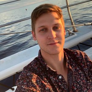 Meet your Posher, Denis